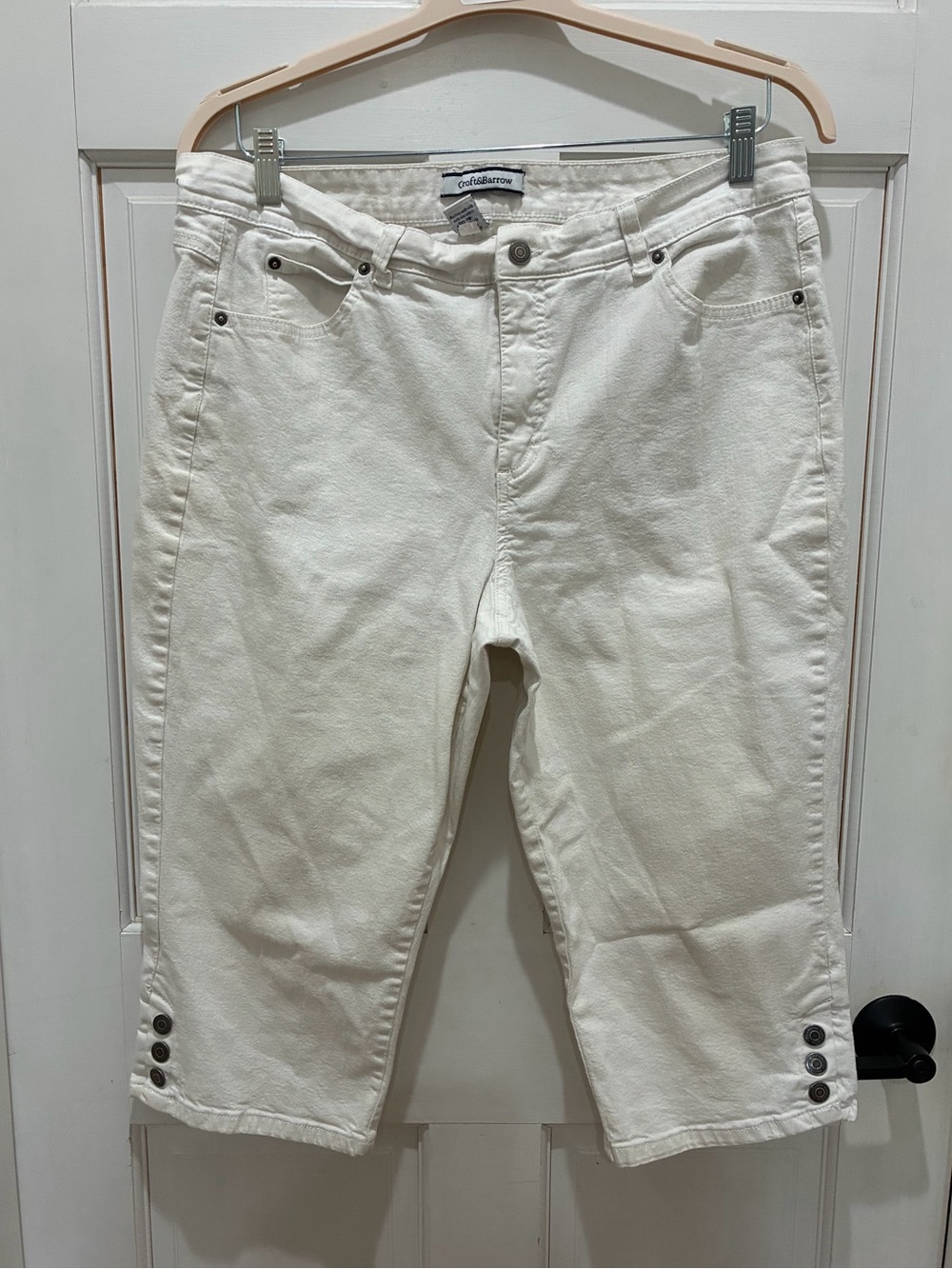 White jean capri